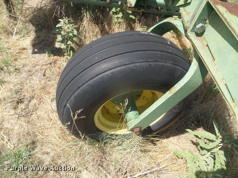 image for item DD0462 (3) John Deere 9300 hoe grain drills