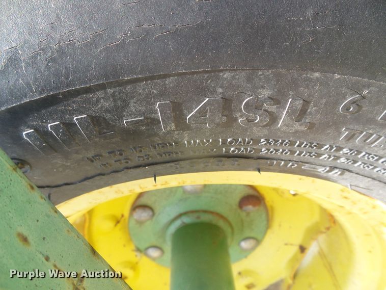 image for item DD0462 (3) John Deere 9300 hoe grain drills