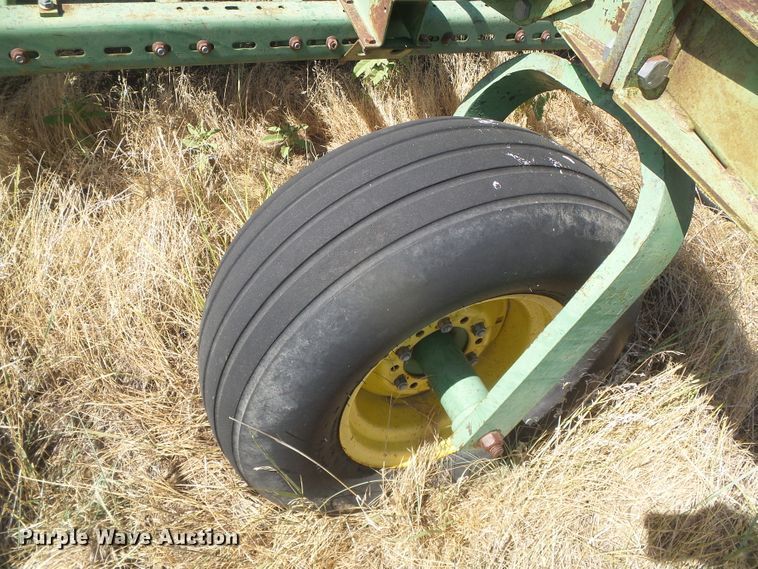 image for item DD0462 (3) John Deere 9300 hoe grain drills