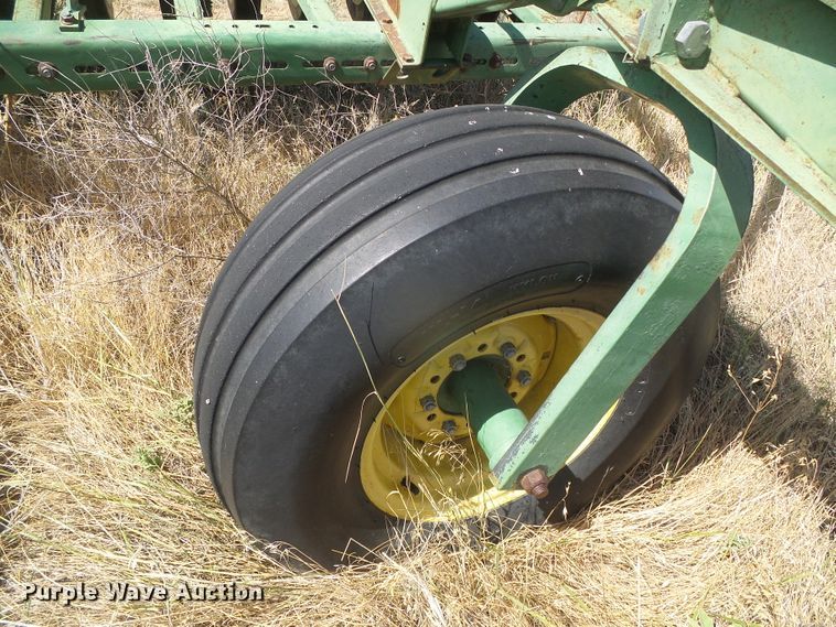 image for item DD0462 (3) John Deere 9300 hoe grain drills