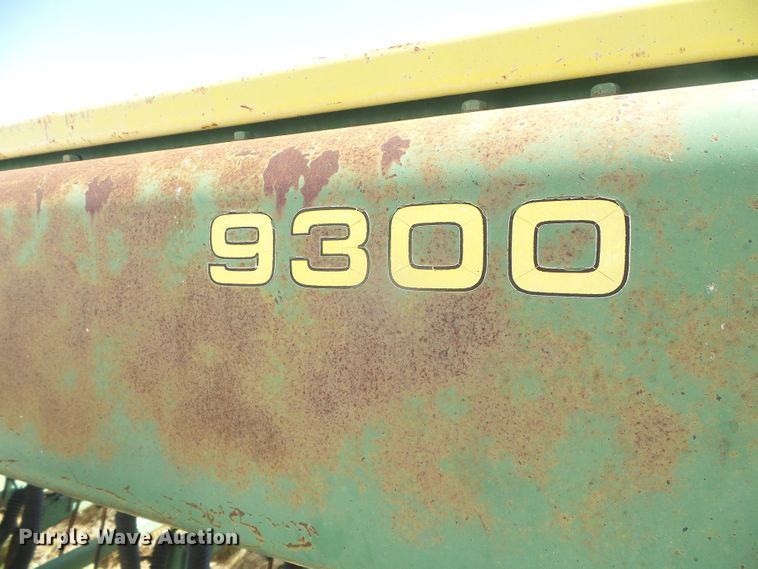 image for item DD0462 (3) John Deere 9300 hoe grain drills