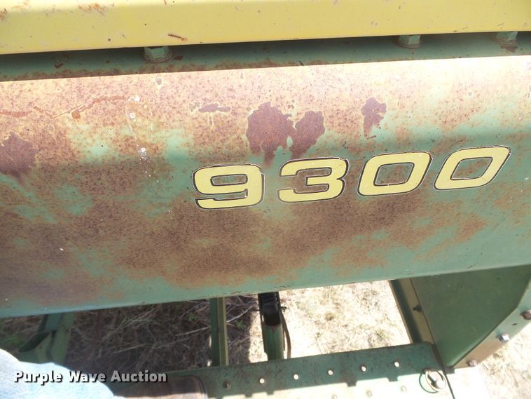 image for item DD0462 (3) John Deere 9300 hoe grain drills