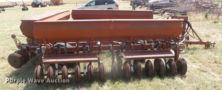 image for item DD0465 CrustBuster hoe grain drill