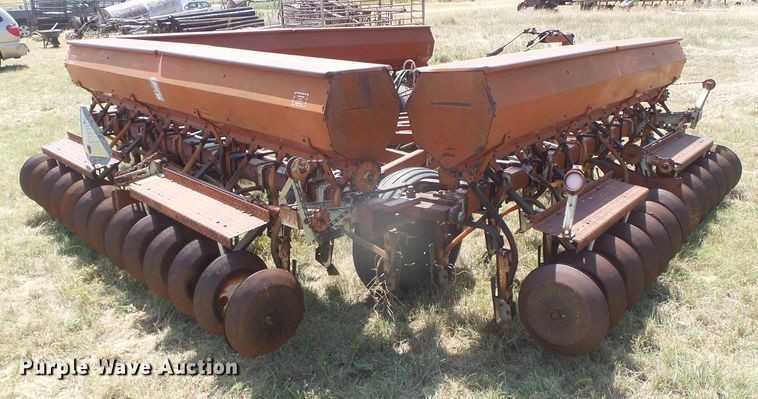 image for item DD0465 CrustBuster hoe grain drill