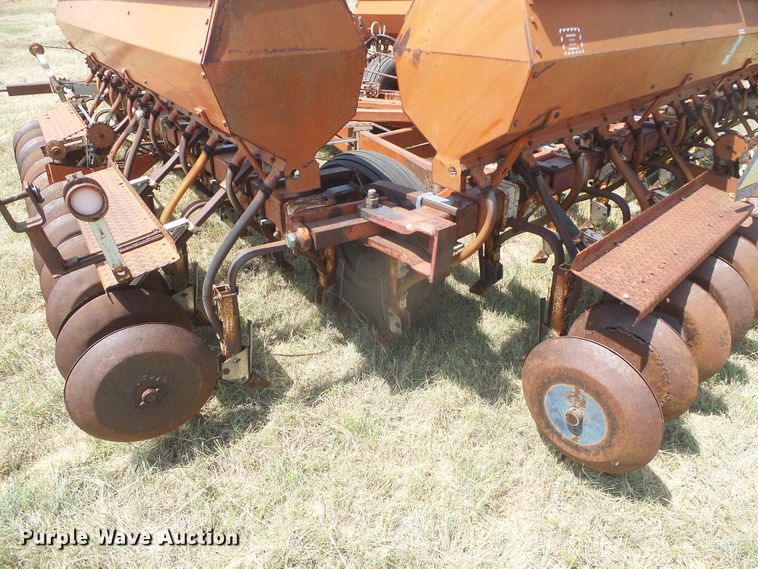 image for item DD0465 CrustBuster hoe grain drill