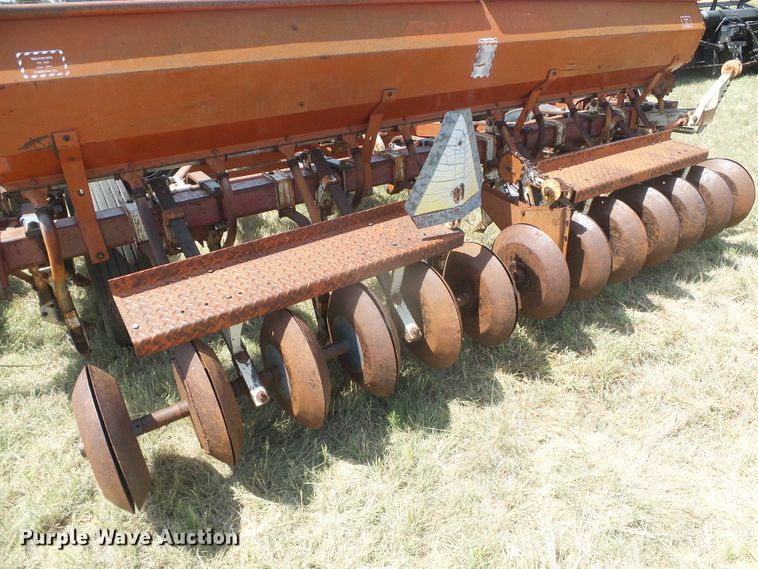 image for item DD0465 CrustBuster hoe grain drill