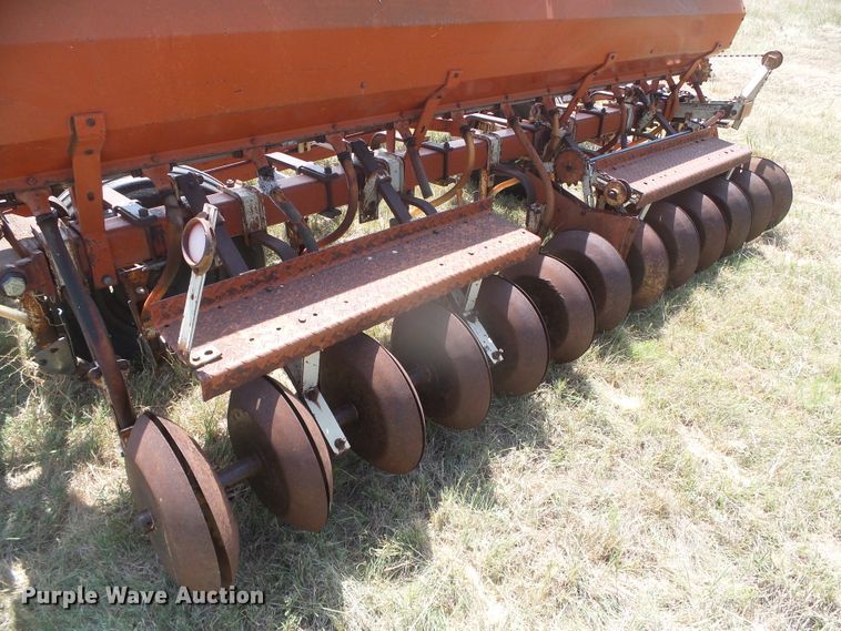 image for item DD0465 CrustBuster hoe grain drill