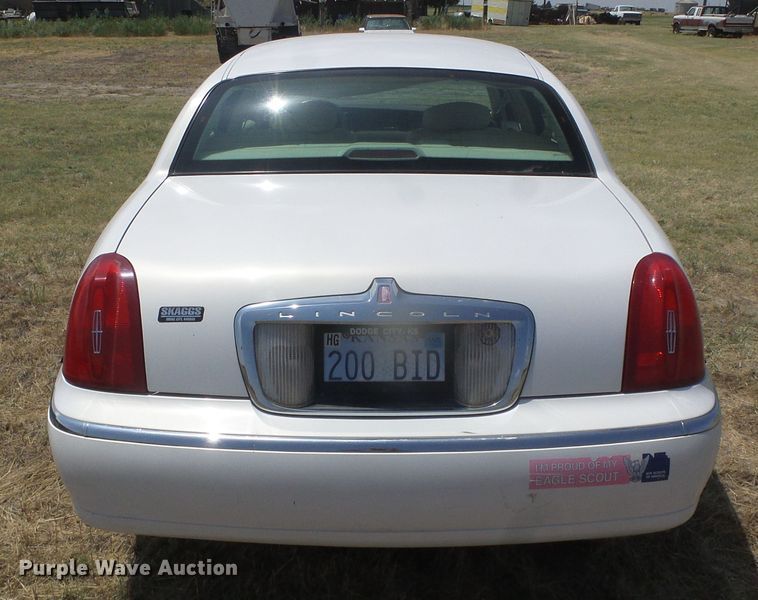 image for item DD0467 1998 Lincoln Town Car Signature