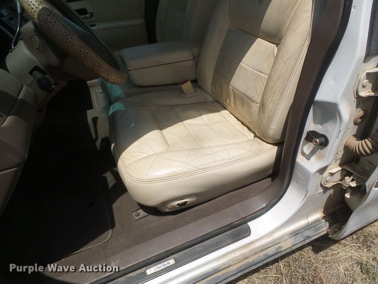 image for item DD0467 1998 Lincoln Town Car Signature