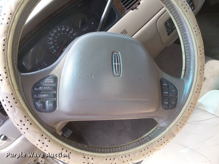 image for item DD0467 1998 Lincoln Town Car Signature