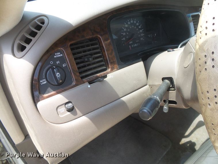 image for item DD0467 1998 Lincoln Town Car Signature