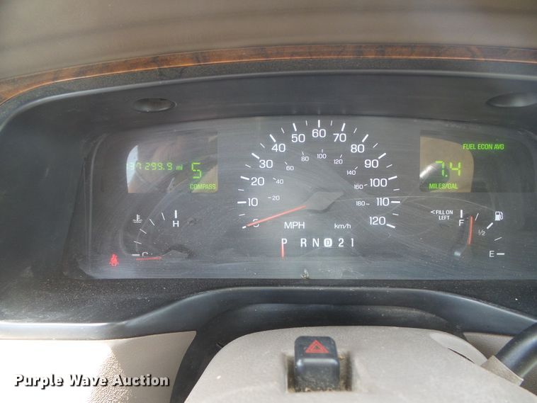 image for item DD0467 1998 Lincoln Town Car Signature