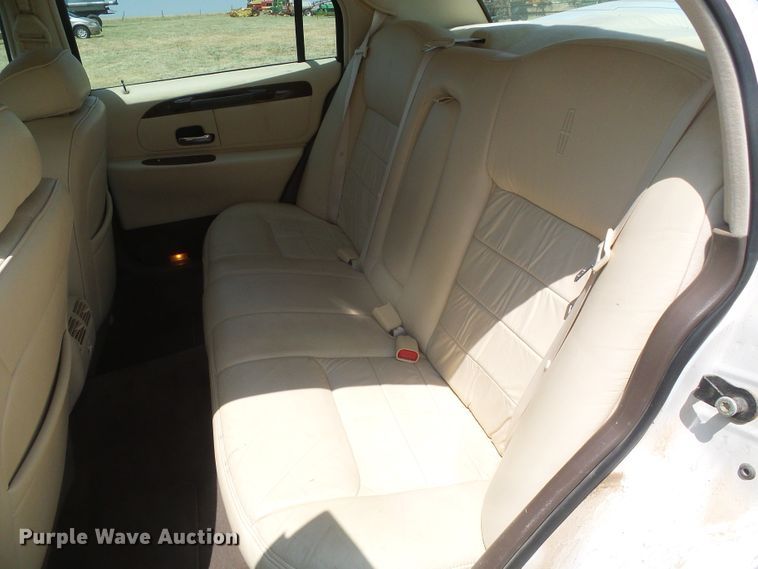 image for item DD0467 1998 Lincoln Town Car Signature