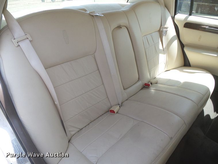 image for item DD0467 1998 Lincoln Town Car Signature