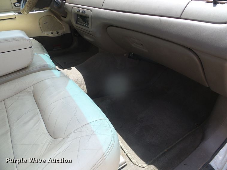 image for item DD0467 1998 Lincoln Town Car Signature