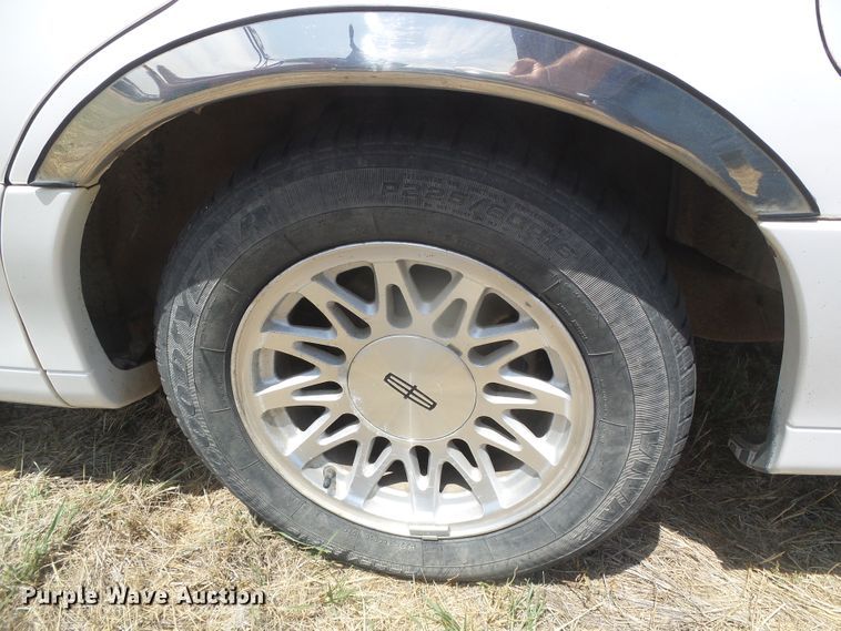 image for item DD0467 1998 Lincoln Town Car Signature