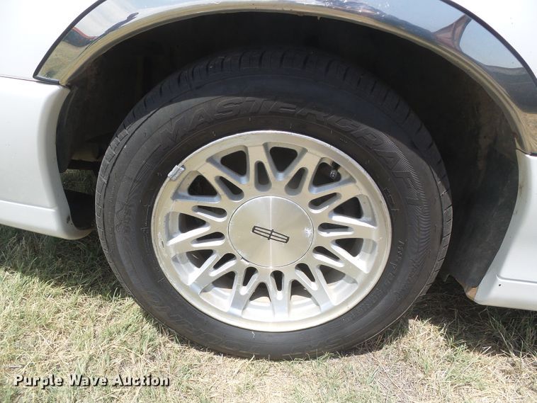 image for item DD0467 1998 Lincoln Town Car Signature