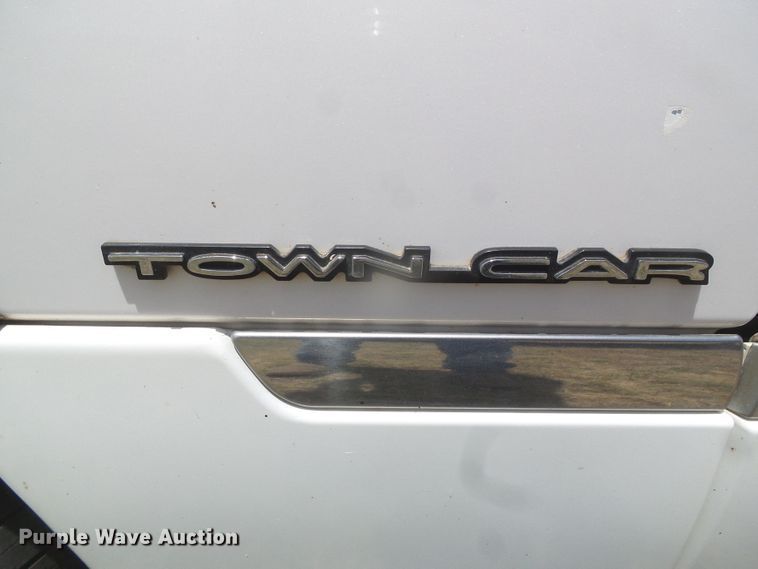 image for item DD0467 1998 Lincoln Town Car Signature