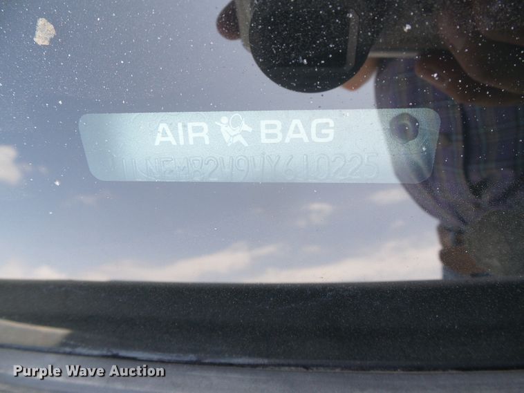 image for item DD0467 1998 Lincoln Town Car Signature