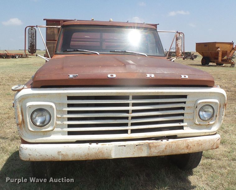 image for item DD0468 1971 Ford 600  dump flatbed truck