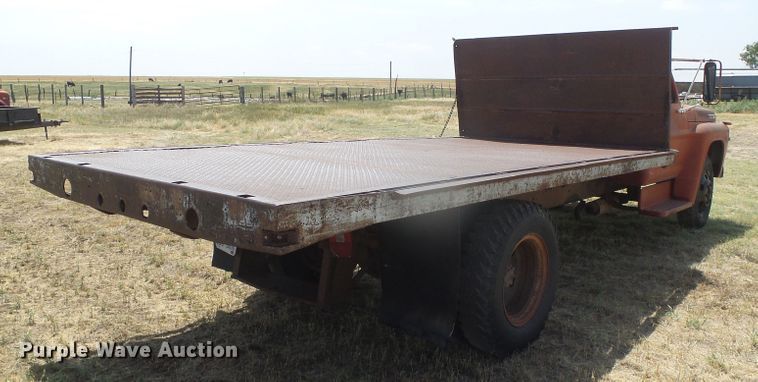 image for item DD0468 1971 Ford 600  dump flatbed truck