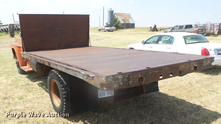 image for item DD0468 1971 Ford 600  dump flatbed truck