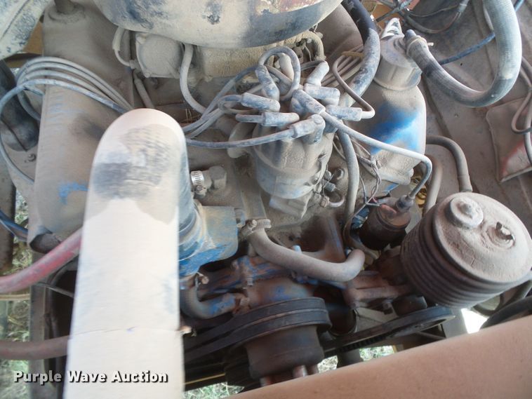 image for item DD0468 1971 Ford 600  dump flatbed truck