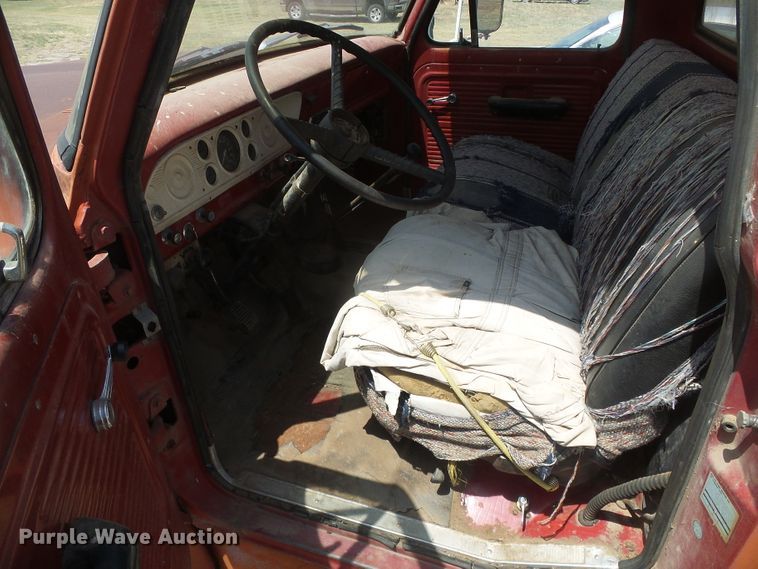 image for item DD0468 1971 Ford 600  dump flatbed truck