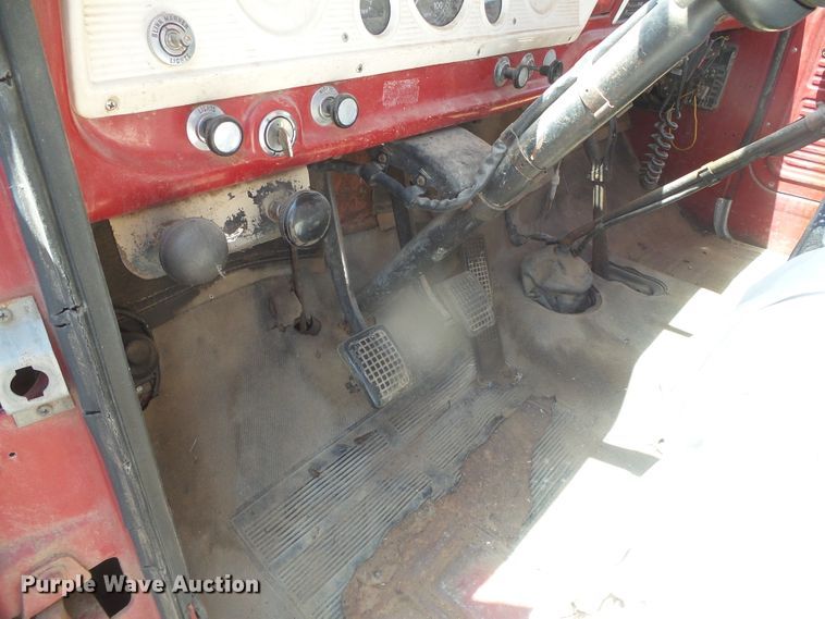 image for item DD0468 1971 Ford 600  dump flatbed truck