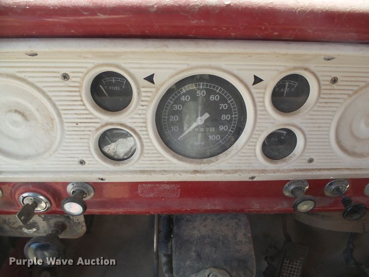 image for item DD0468 1971 Ford 600  dump flatbed truck