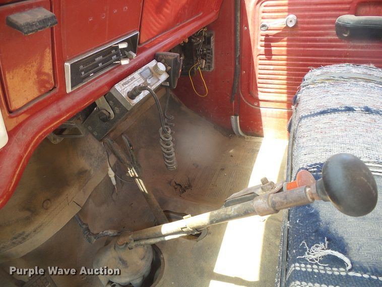 image for item DD0468 1971 Ford 600  dump flatbed truck