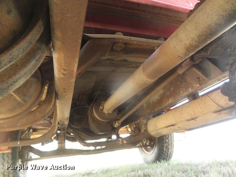 image for item DD0468 1971 Ford 600  dump flatbed truck