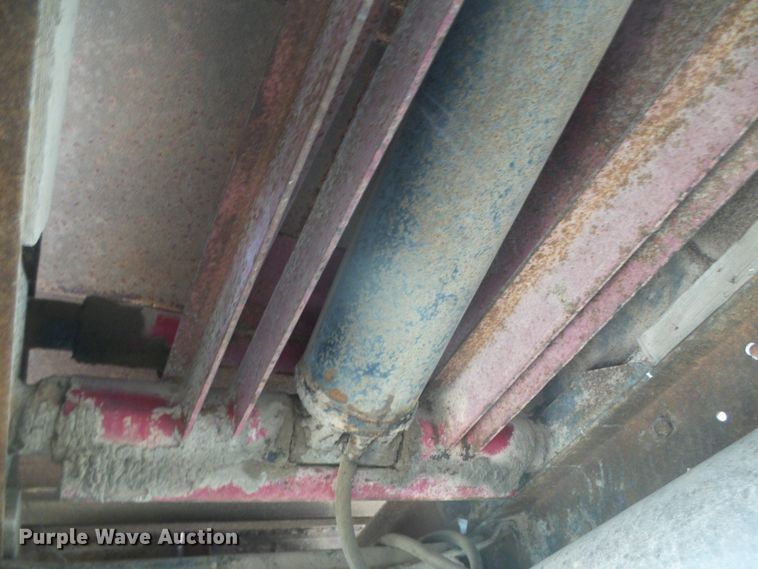 image for item DD0468 1971 Ford 600  dump flatbed truck