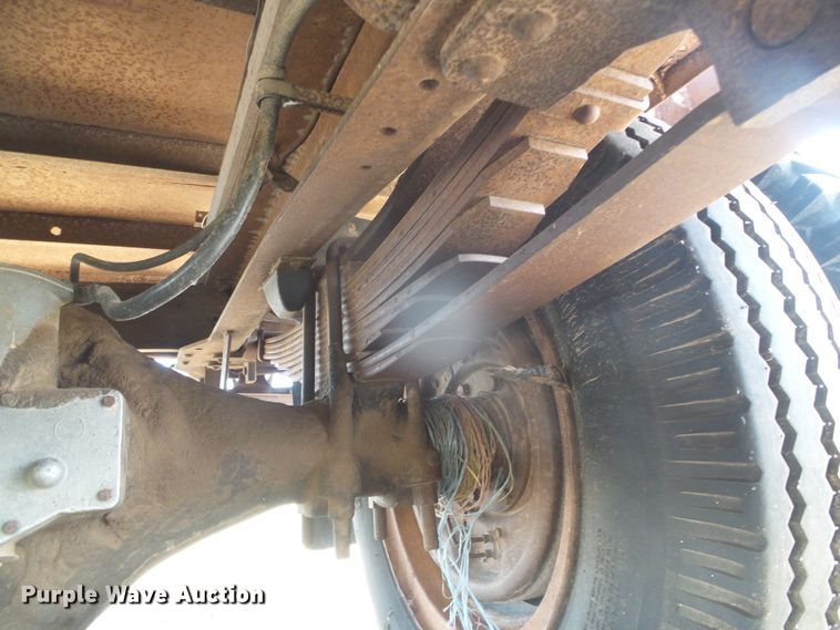 image for item DD0468 1971 Ford 600  dump flatbed truck