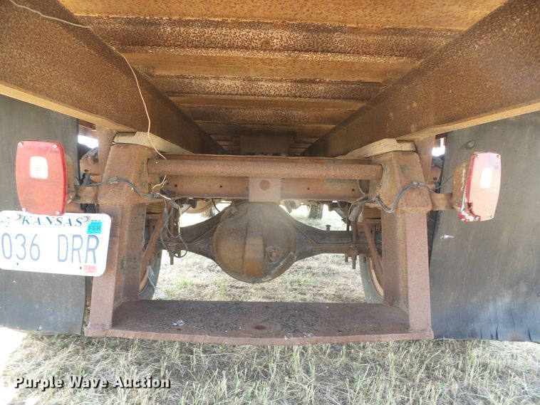 image for item DD0468 1971 Ford 600  dump flatbed truck