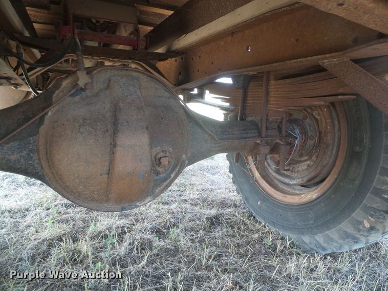 image for item DD0468 1971 Ford 600  dump flatbed truck