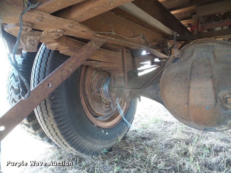 image for item DD0468 1971 Ford 600  dump flatbed truck