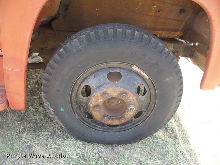 image for item DD0468 1971 Ford 600  dump flatbed truck