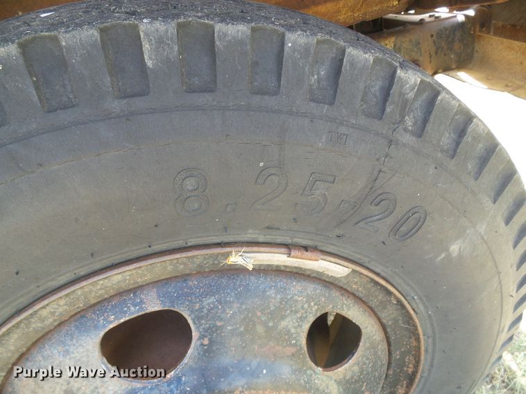 image for item DD0468 1971 Ford 600  dump flatbed truck