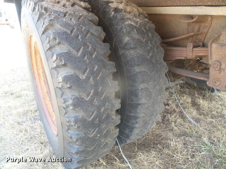 image for item DD0468 1971 Ford 600  dump flatbed truck