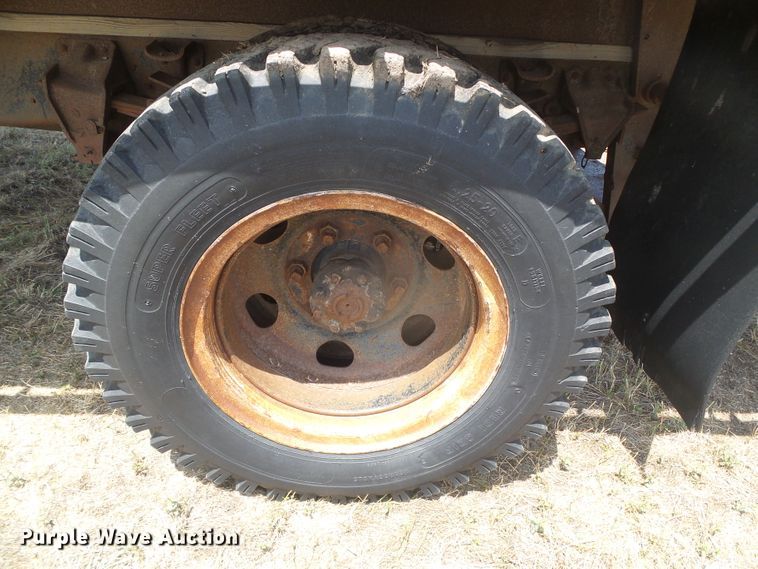 image for item DD0468 1971 Ford 600  dump flatbed truck