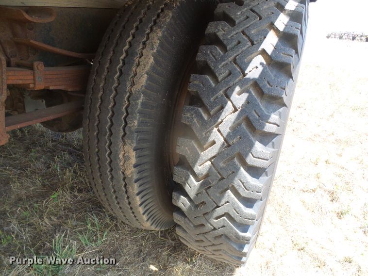 image for item DD0468 1971 Ford 600  dump flatbed truck