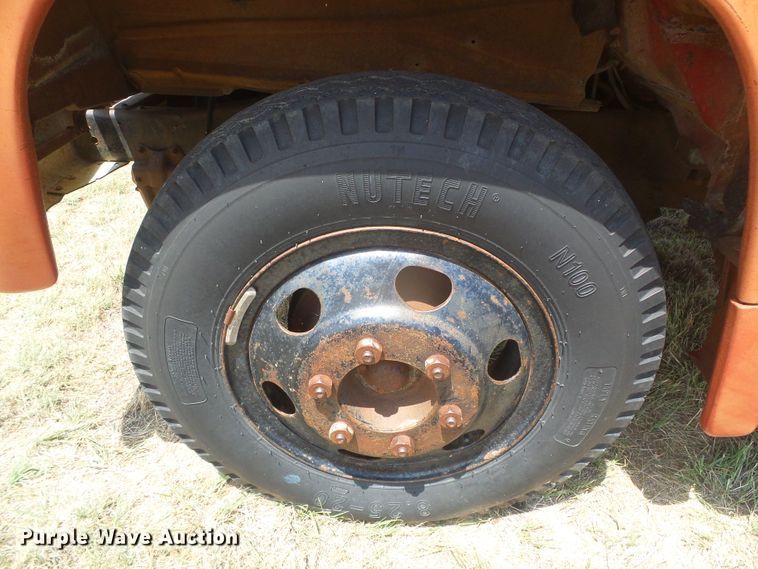 image for item DD0468 1971 Ford 600  dump flatbed truck