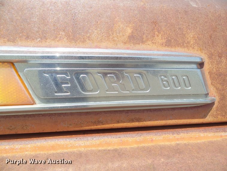 image for item DD0468 1971 Ford 600  dump flatbed truck