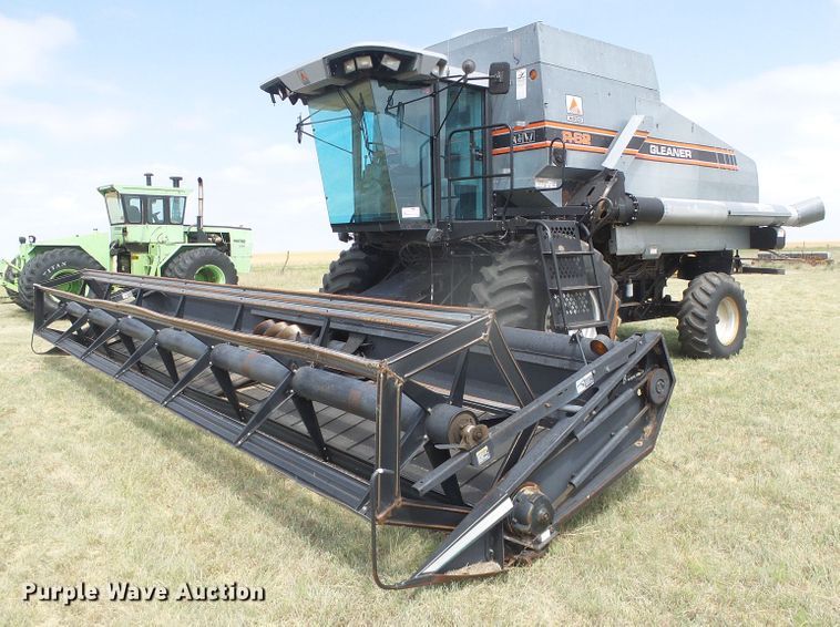 image for item DD0470 1994 Gleaner R62 combine