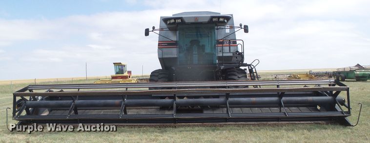 image for item DD0470 1994 Gleaner R62 combine