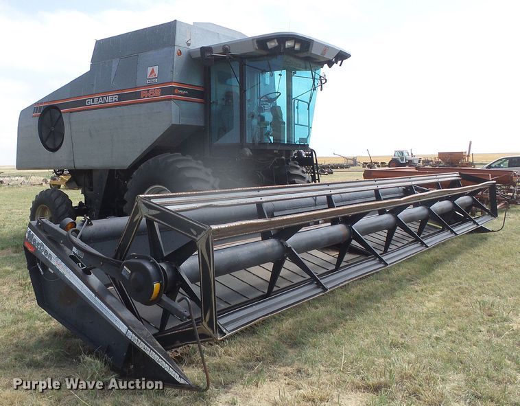 image for item DD0470 1994 Gleaner R62 combine