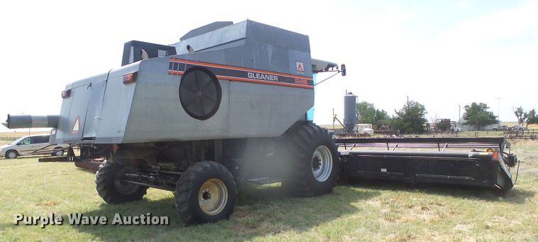 image for item DD0470 1994 Gleaner R62 combine