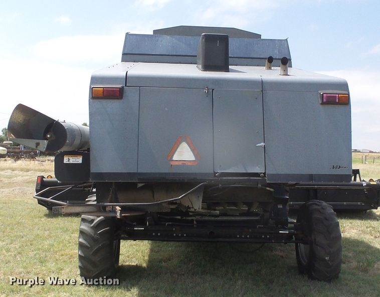image for item DD0470 1994 Gleaner R62 combine