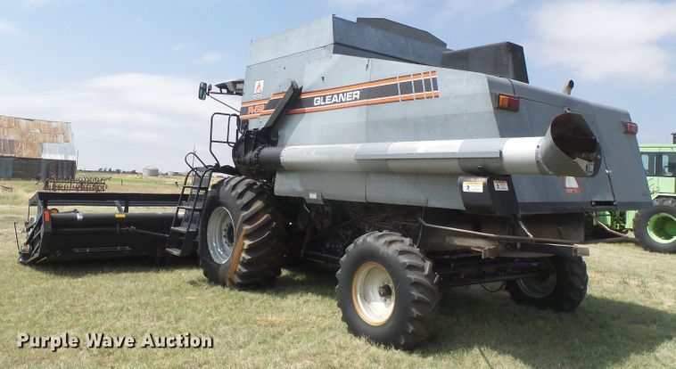 image for item DD0470 1994 Gleaner R62 combine